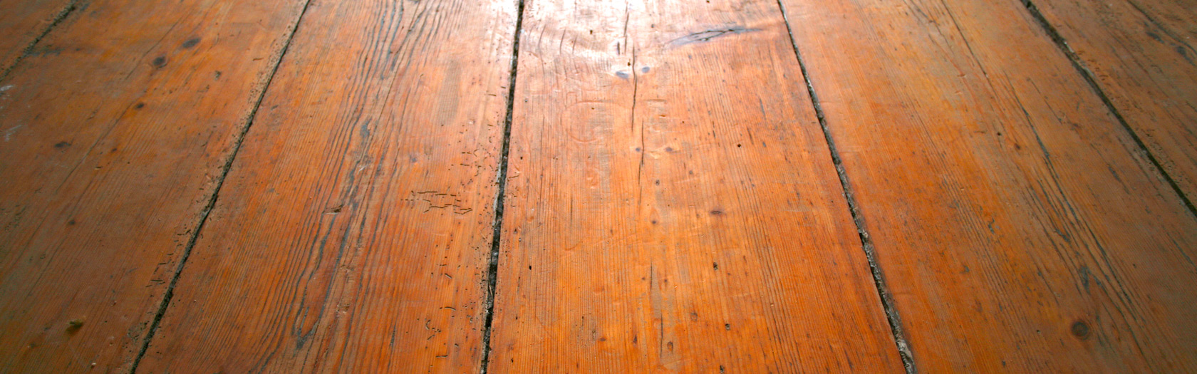 Wooden floor in the birth room